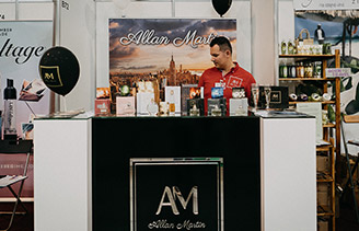 ALLAN MARTIN – Jsme rodinná firma z České republiky.  Vyrábíme malosériově niche parfémy.